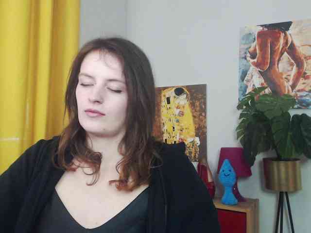 NadineGold webcam