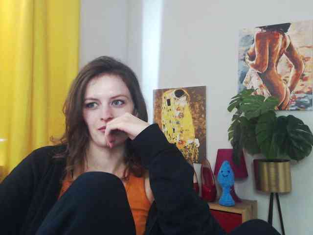 NadineGold webcam