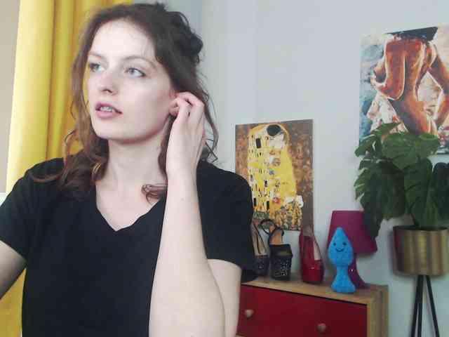 NadineGold webcam
