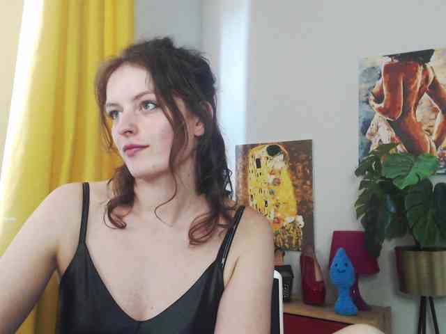 NadineGold webcam
