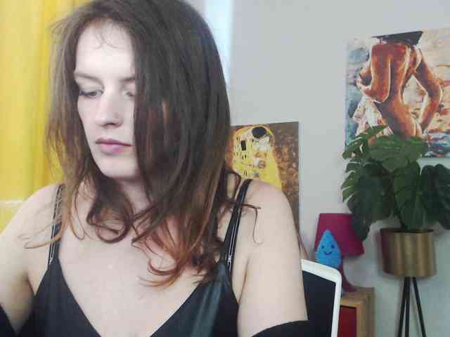 NadineGold webcam
