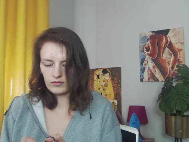 NadineGold webcam