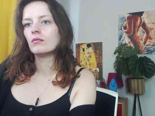 NadineGold webcam