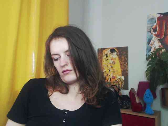 NadineGold webcam