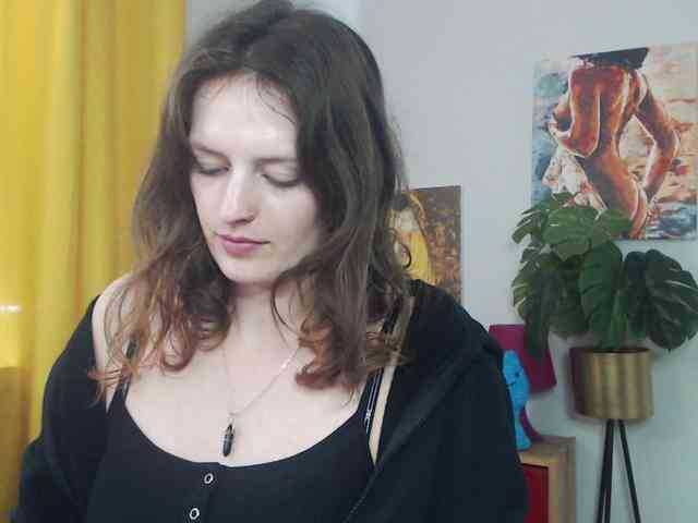 NadineGold webcam
