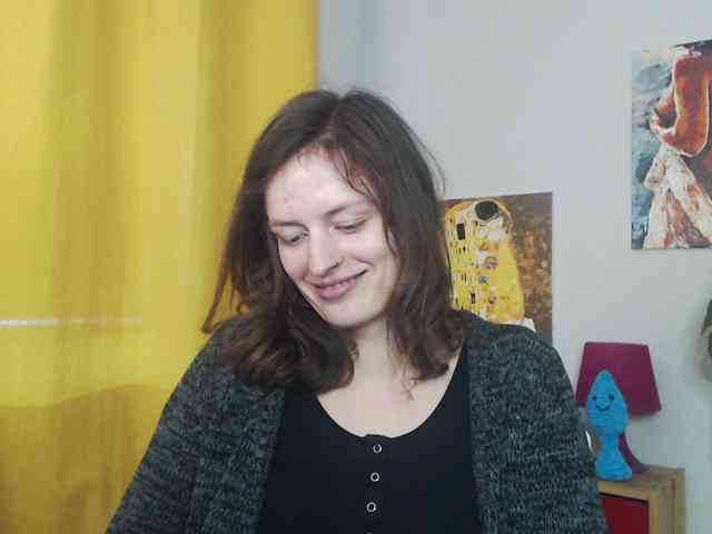 NadineGold webcam