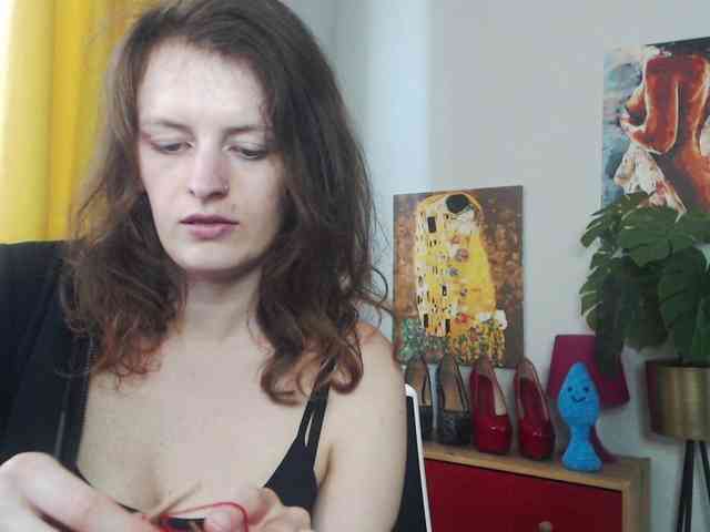 NadineGold webcam
