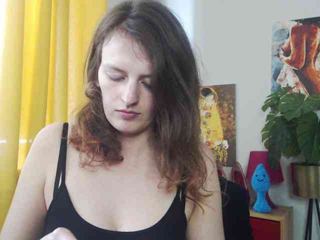 NadineGold webcam