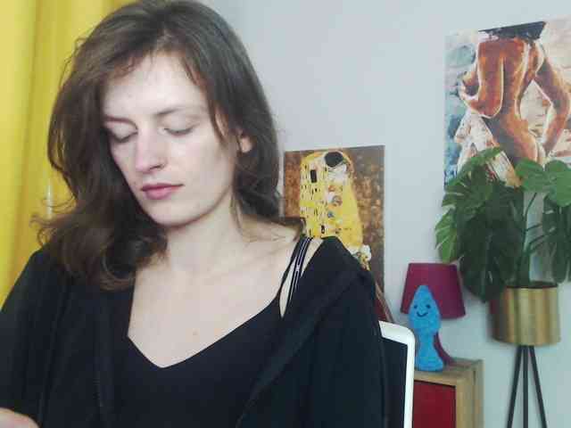 NadineGold webcam