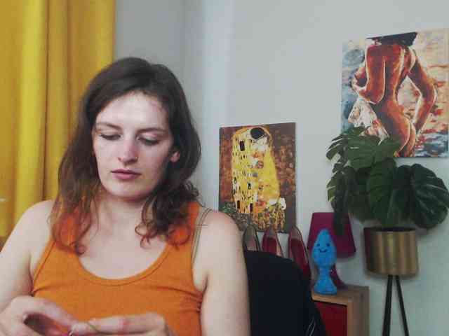 NadineGold webcam