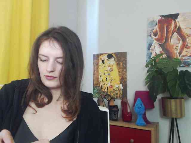 NadineGold webcam