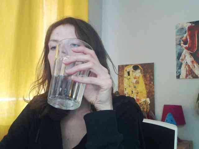 NadineGold webcam