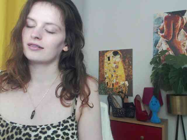 NadineGold webcam