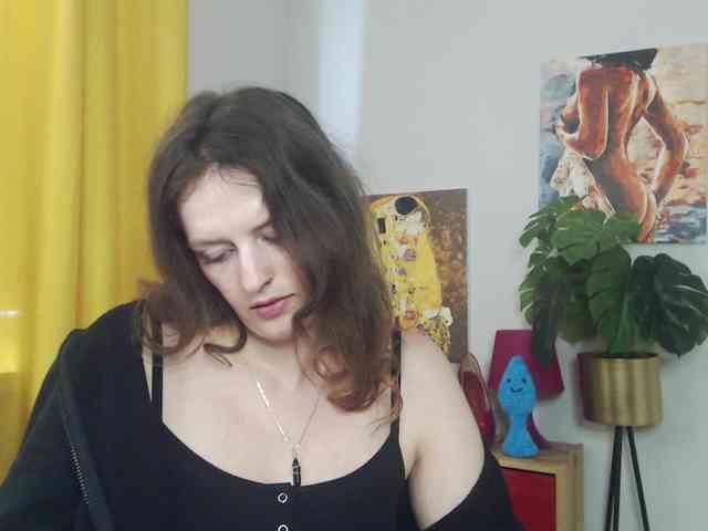 NadineGold webcam