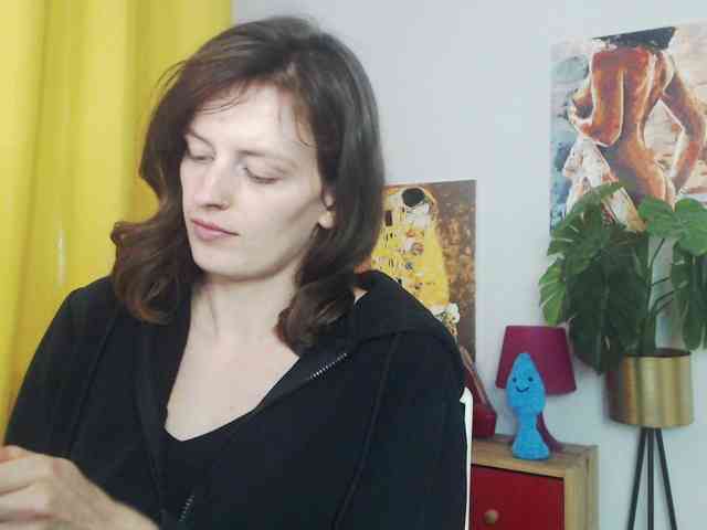 NadineGold webcam