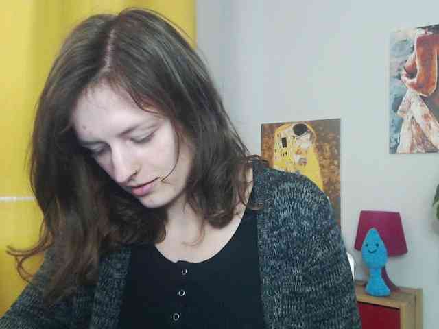 NadineGold webcam