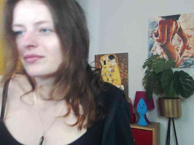 NadineGold webcam