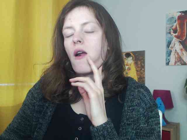 NadineGold webcam