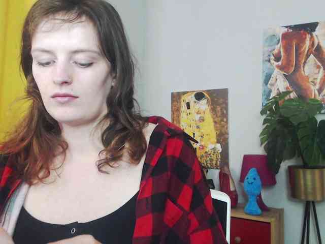 NadineGold webcam