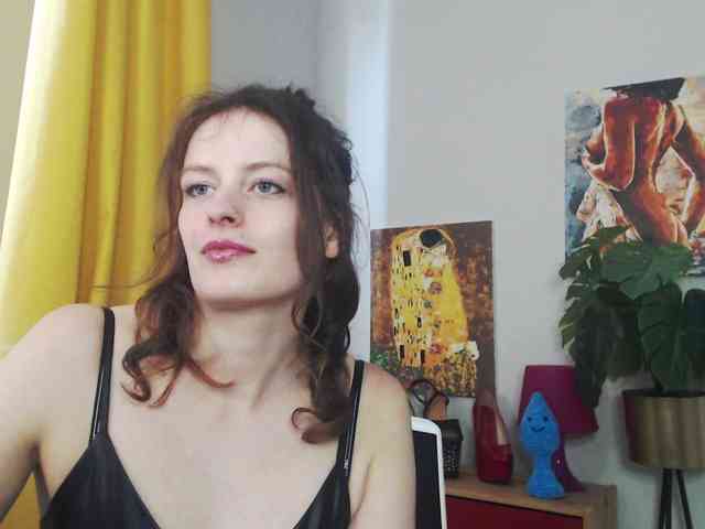 NadineGold webcam