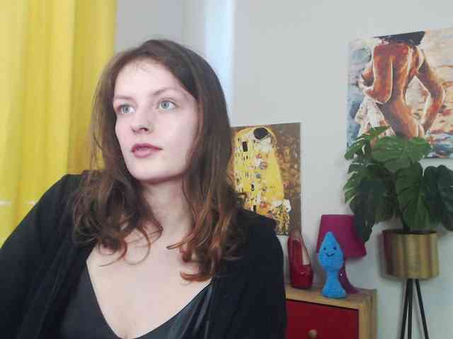 NadineGold webcam