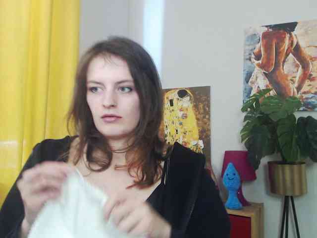 NadineGold webcam