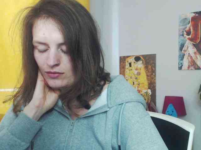 NadineGold webcam