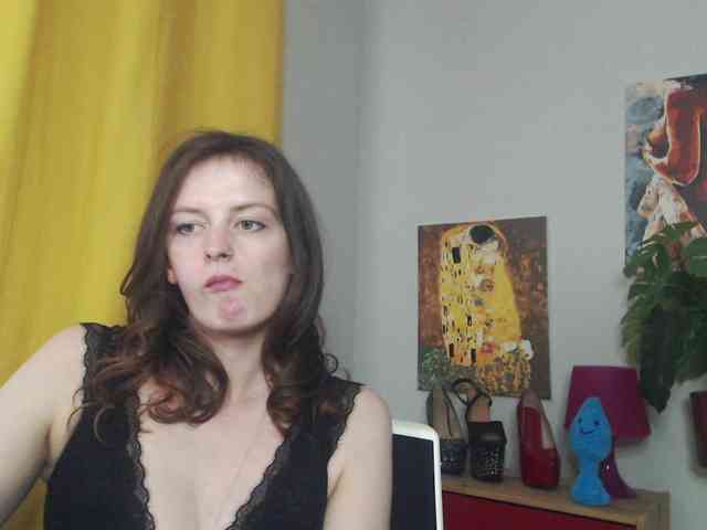 NadineGold webcam