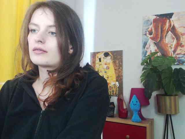 NadineGold webcam