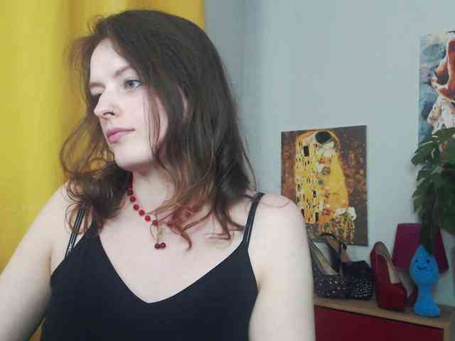 NadineGold webcam