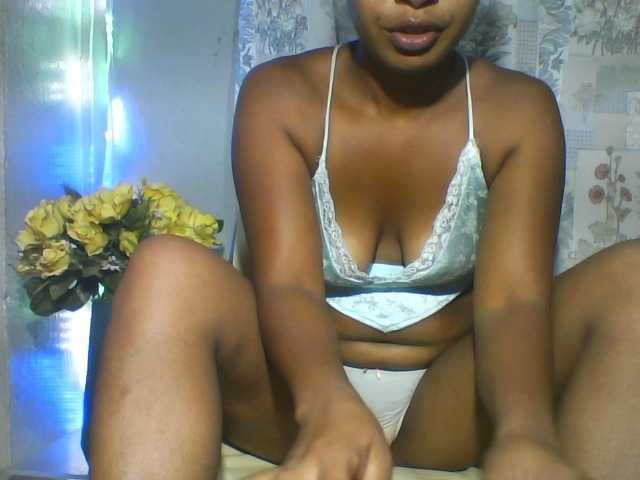 Undiee1's BongaCams show and profile