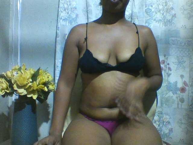 Undiee1 webcam bongacams model stream image