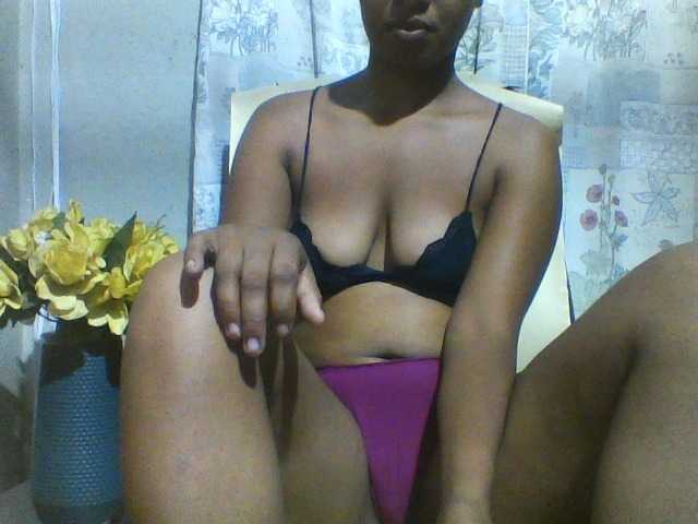 Undiee1 webcam bongacams model stream image