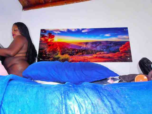 ssusy-ebony's webcam live show