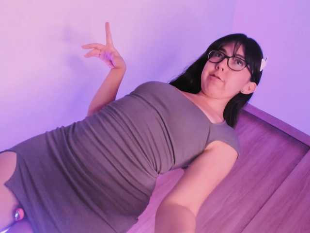 kiwi-----'s BongaCams show and profile