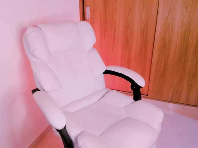 kiwi-----'s BongaCams show and profile