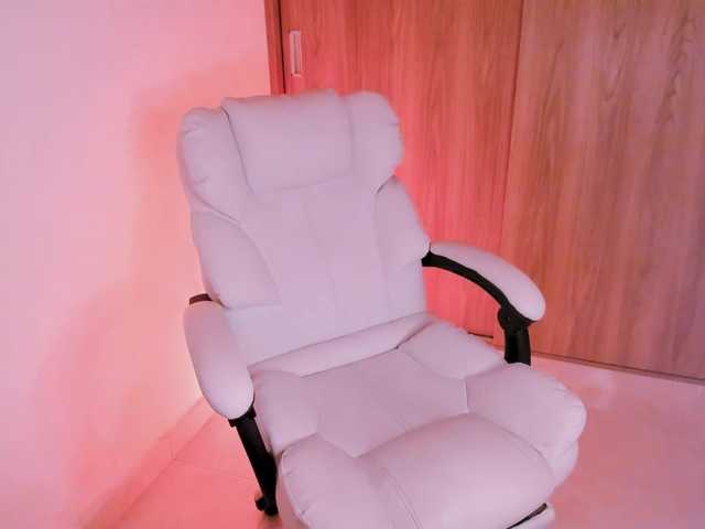 kiwi-----'s BongaCams show and profile