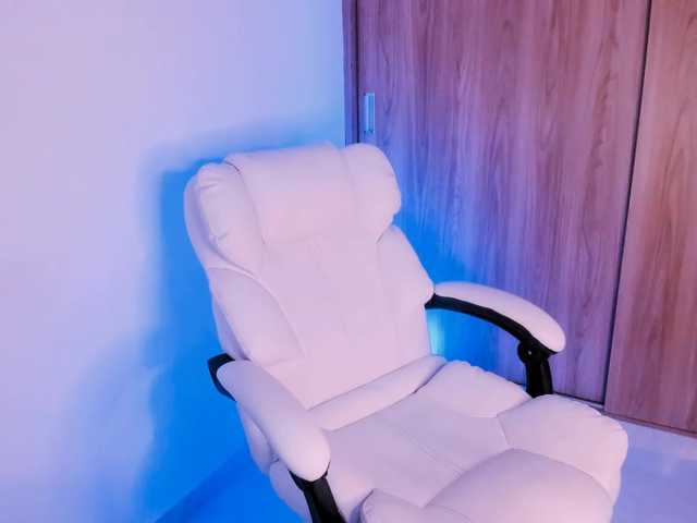 kiwi-----'s BongaCams show and profile