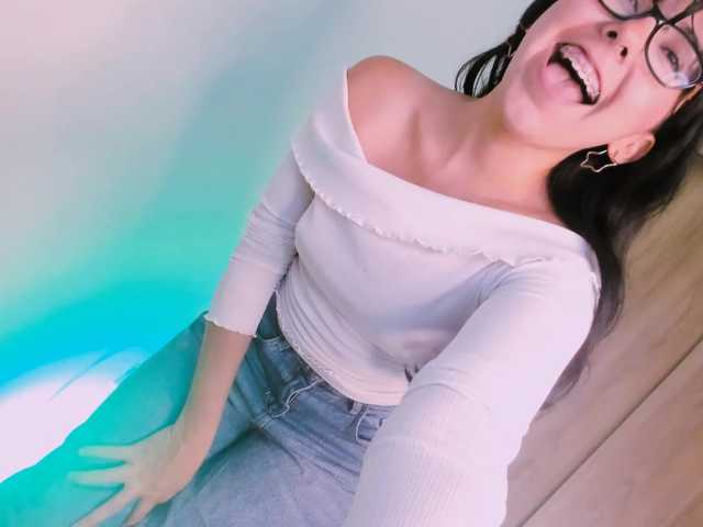 kiwi-----'s BongaCams show and profile