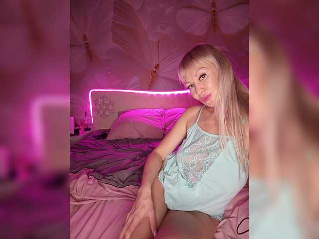 Blondi_Love webcam