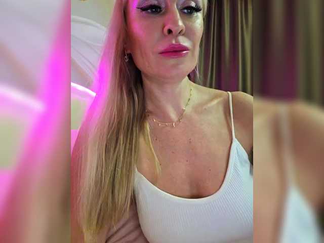 le modèle Blondi_Love est en webcam porno dans un show sur le site bongacams, il possède les tags suivants: White/Caucasian,Blonde,Shaved