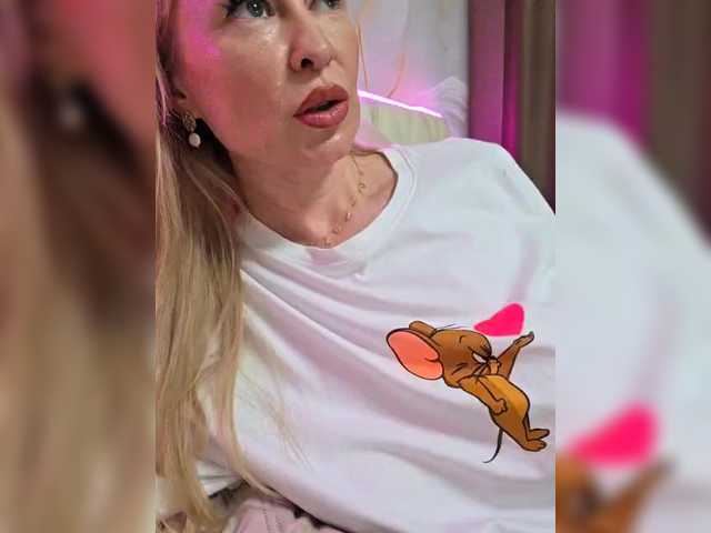 TerriRose's BongaCams show and profile