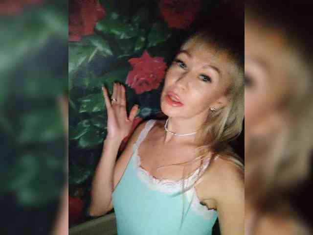 Blondi_Love webcam