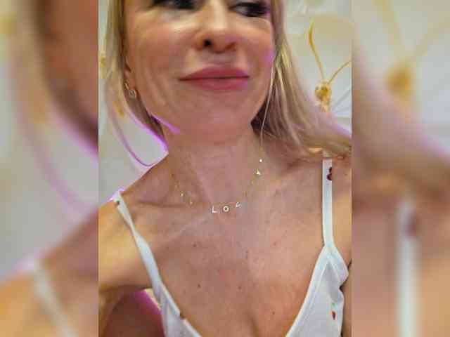 Love-blondi webcam