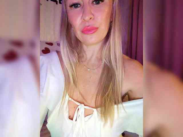 Blondi_Love webcam