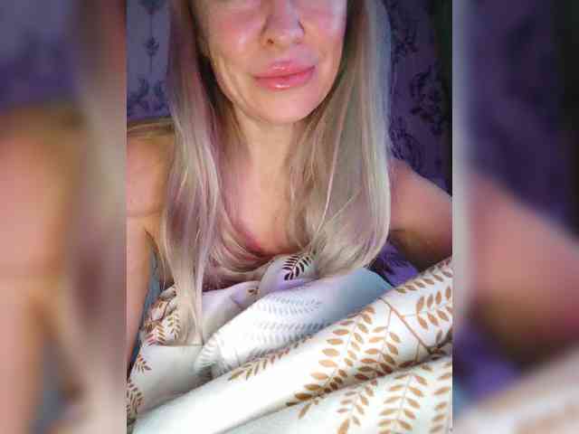 Blondi_Love webcam