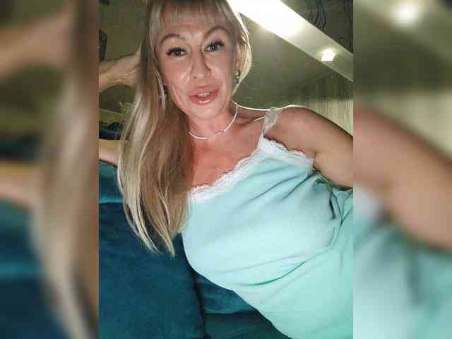 Blondi_Love webcam