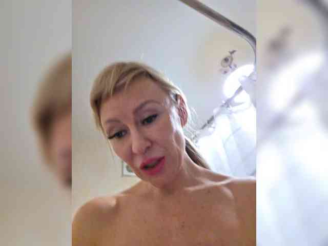 Blondi_Love webcam