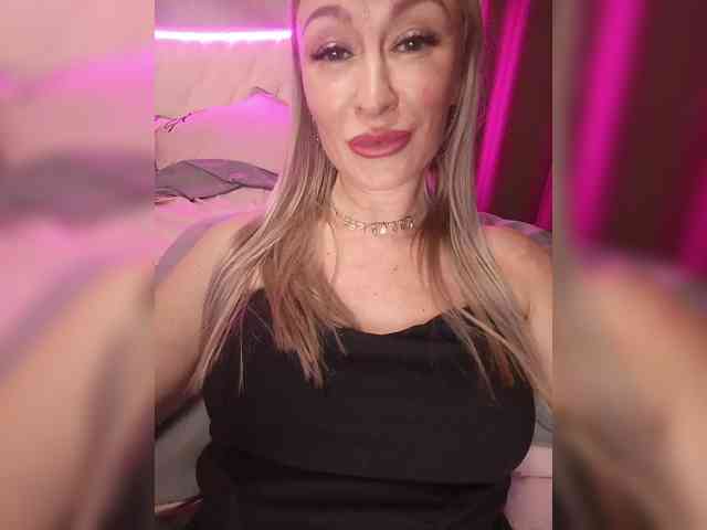 Blondi_Love webcam