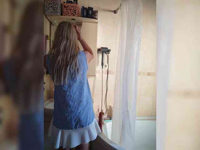 Blondi_Love webcam